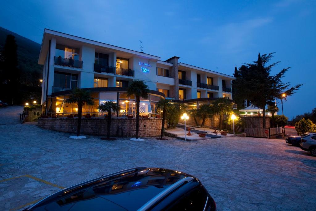 Hotel Residence Rely Бренцоне сул Гарда Екстериор снимка